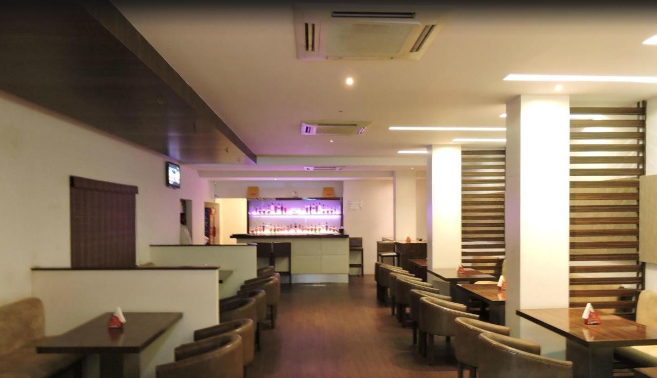Gayathri Hotels Tirupur Exterior foto