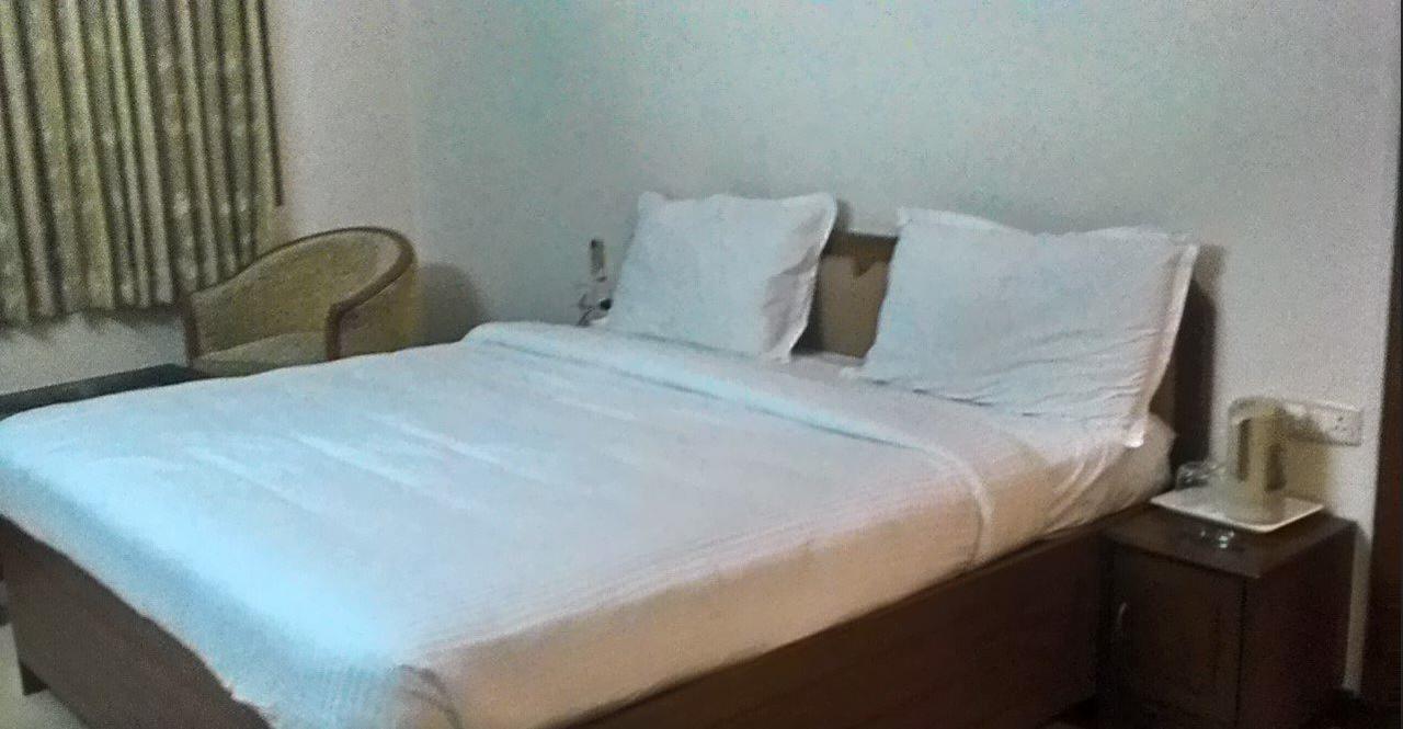 Gayathri Hotels Tirupur Exterior foto