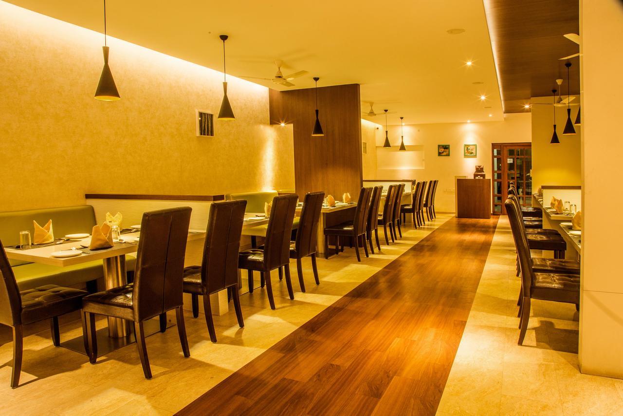 Gayathri Hotels Tirupur Exterior foto